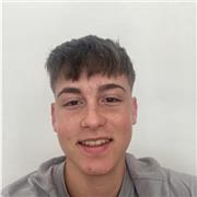 Soy Español nativo y ofrezco clases a extranjeros con poco nivel de español o sin nivel, tengo un nivel avanzado de inglés.